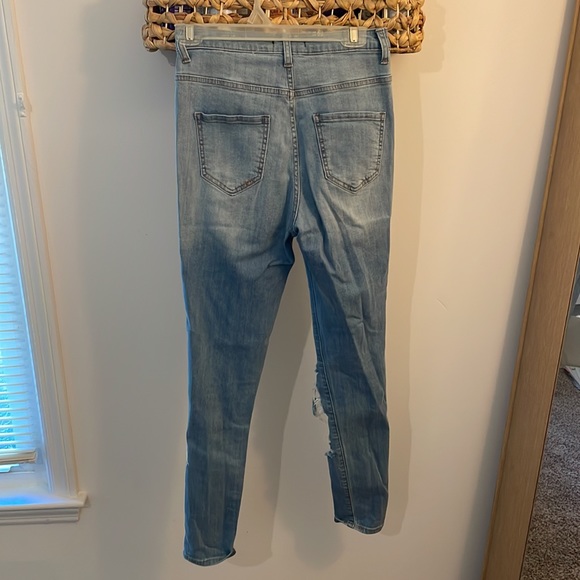 Fashion Nova size 9 ripped skinny high rise jeans. - Picture 3 of 3